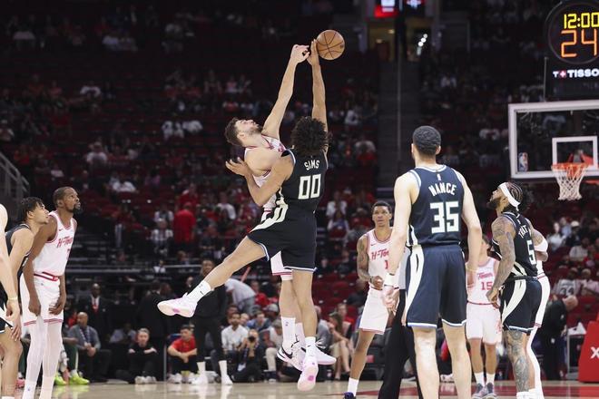 火箭双杀雄鹿锁定西部前六 申京谢泼德联手轰出