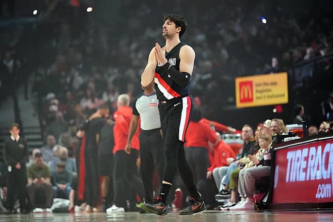 开拓者力克快船晋级季后赛 将迎战马刺挑战