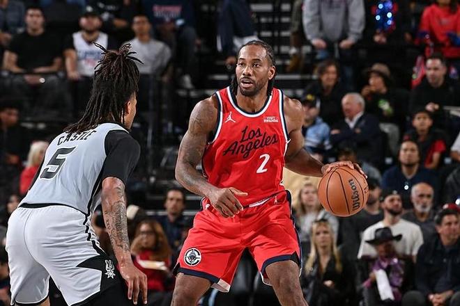 马刺团队协作力克快船豪取11连胜